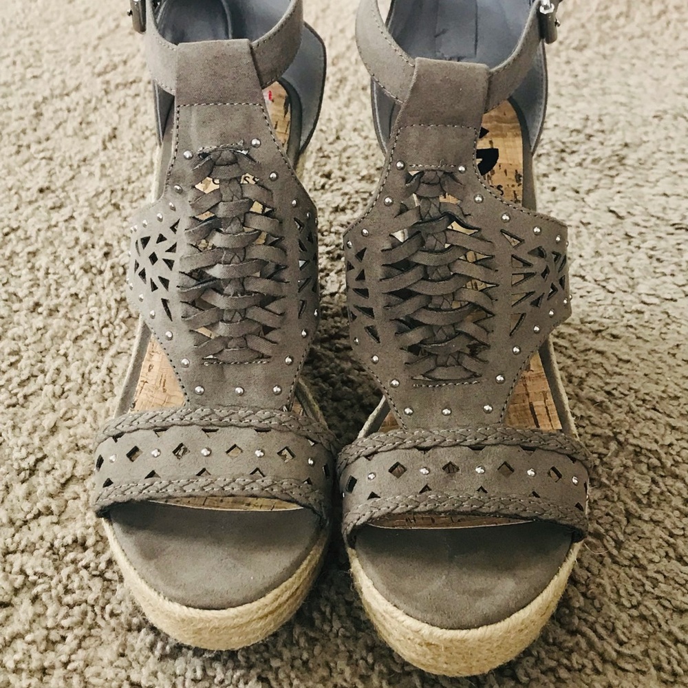 G by Guess wedge sandal Size 7.5